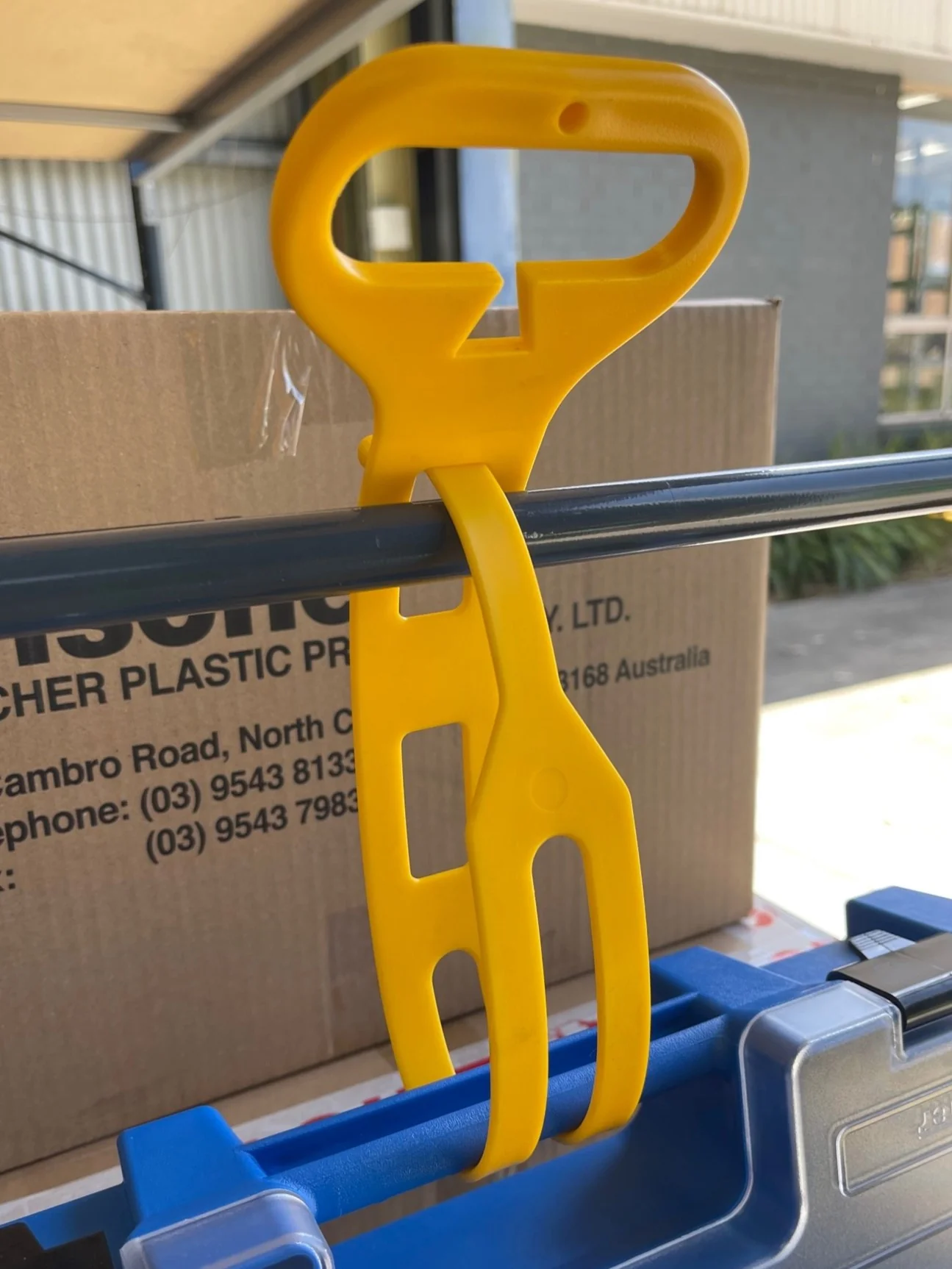 Fischer Plastic Utility Straps 2 Pack - Blue and Yellow - Image 6