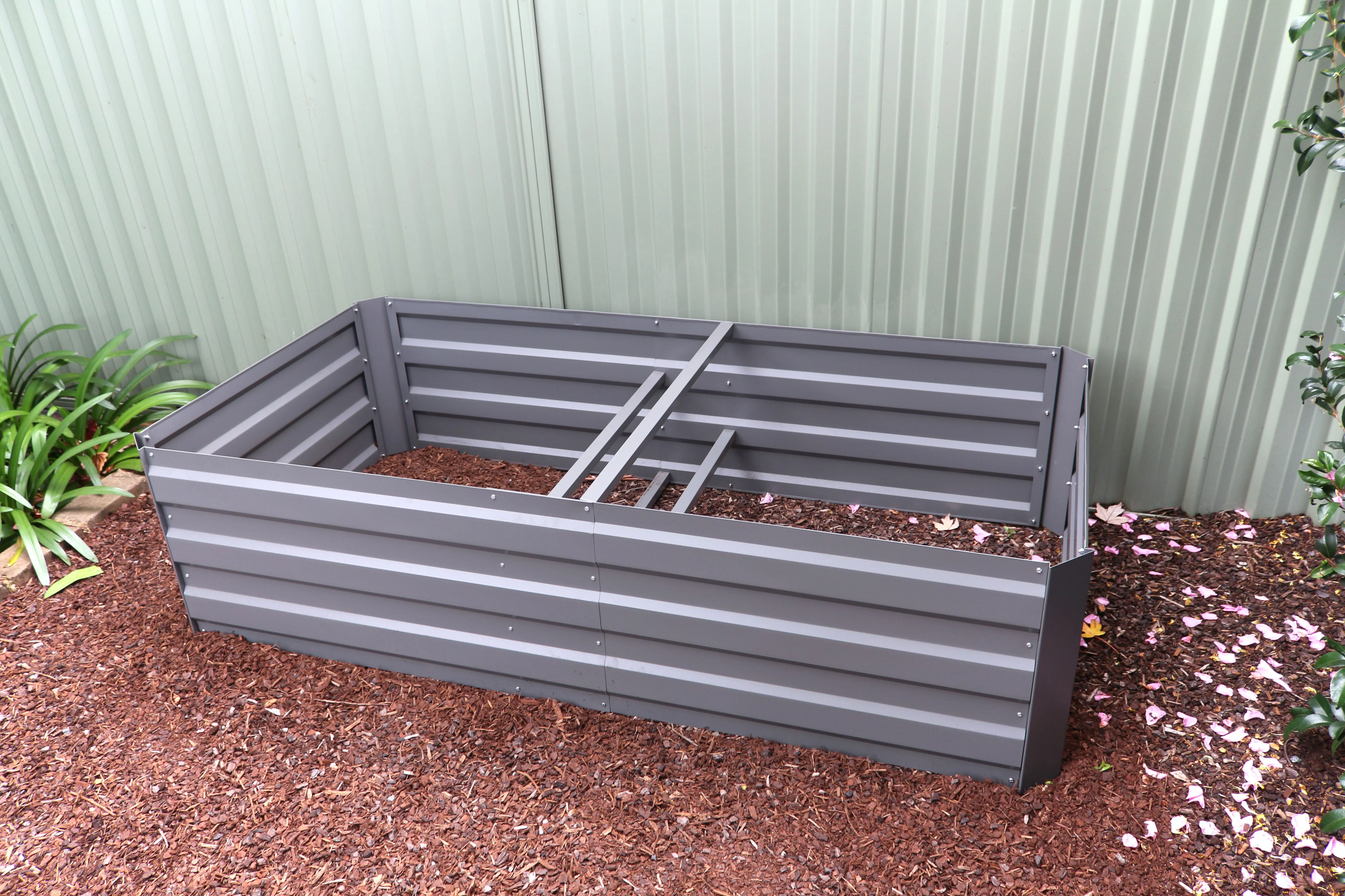 Greenlife Premium Large Raised Garden Bed with 4 Support Braces 1800 x 900 x 450mm Slate Grey - Image 10