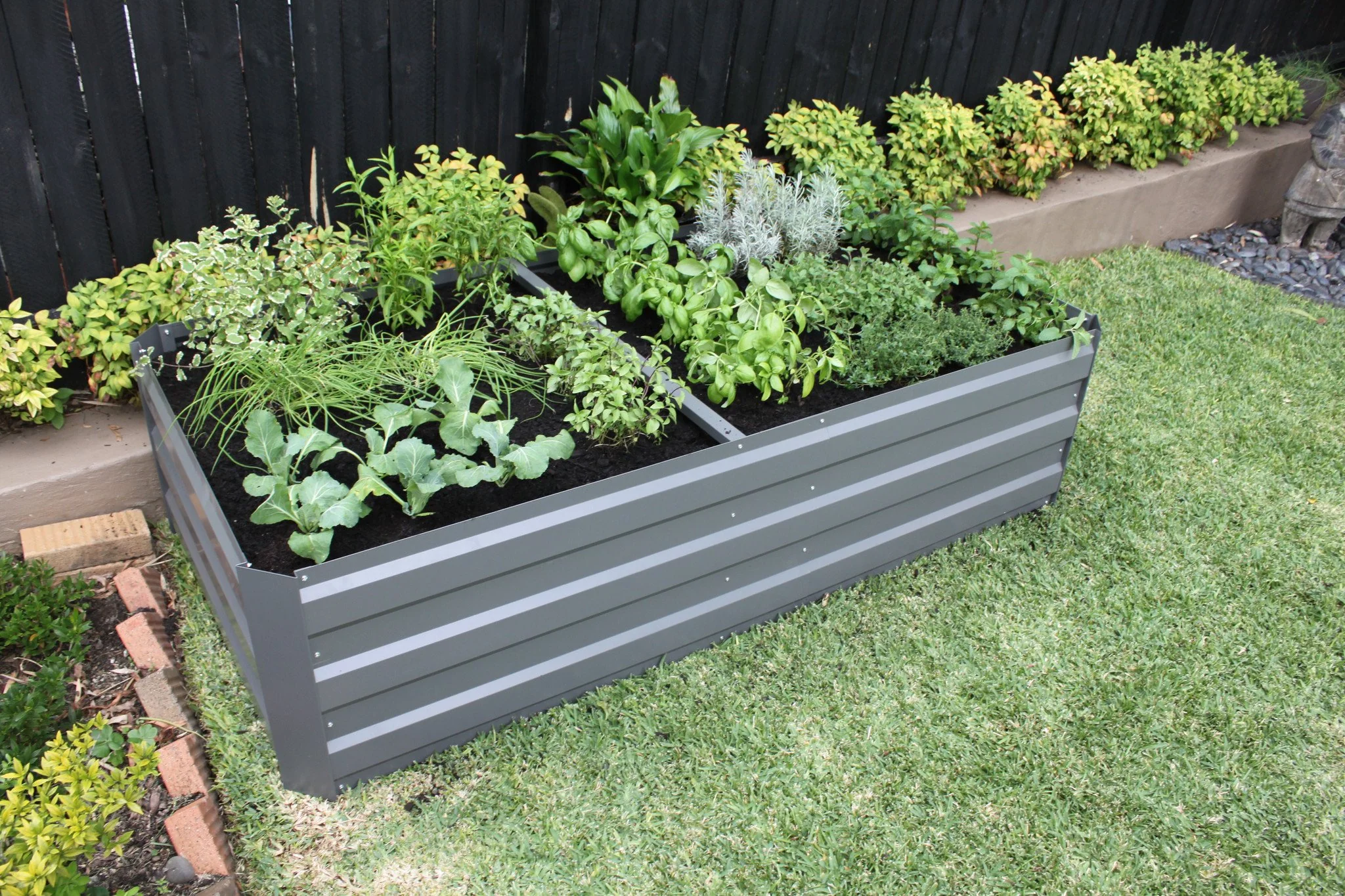 Greenlife Premium Large Raised Garden Bed with 4 Support Braces 1800 x 900 x 450mm Slate Grey - Image 6