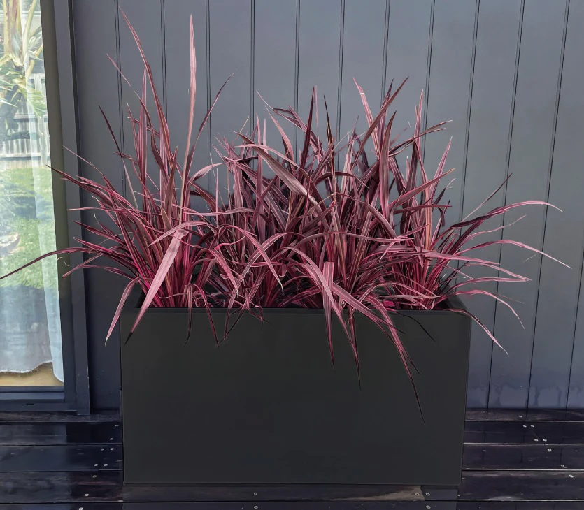 Greenlife Metal Designer Planter Box with Base 900 x 400 x 500mm Black - Image 2