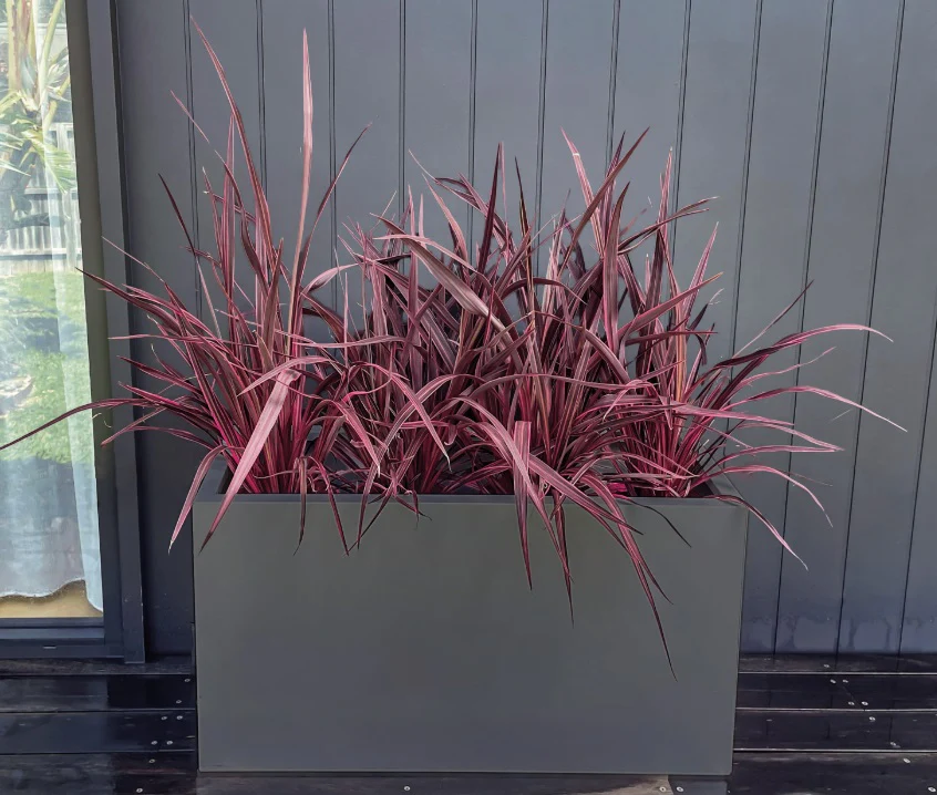 Greenlife Metal Designer Planter Box with Base 900 x 400 x 500mm Charcoal - Image 2