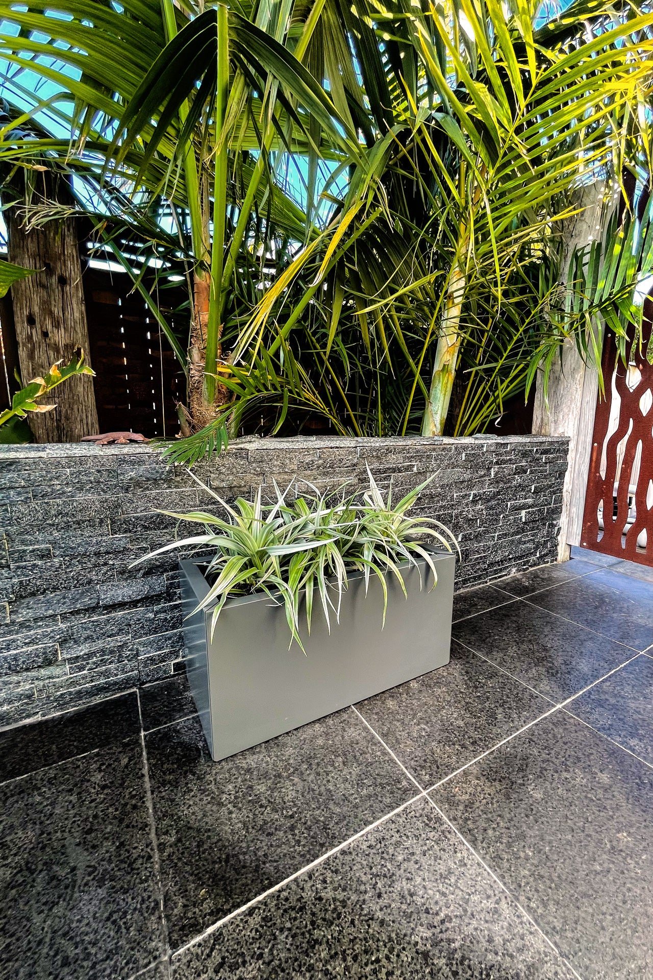 Greenlife Metal Designer Planter Box with Base 600 x 300 x 300mm Charcoal - Image 10