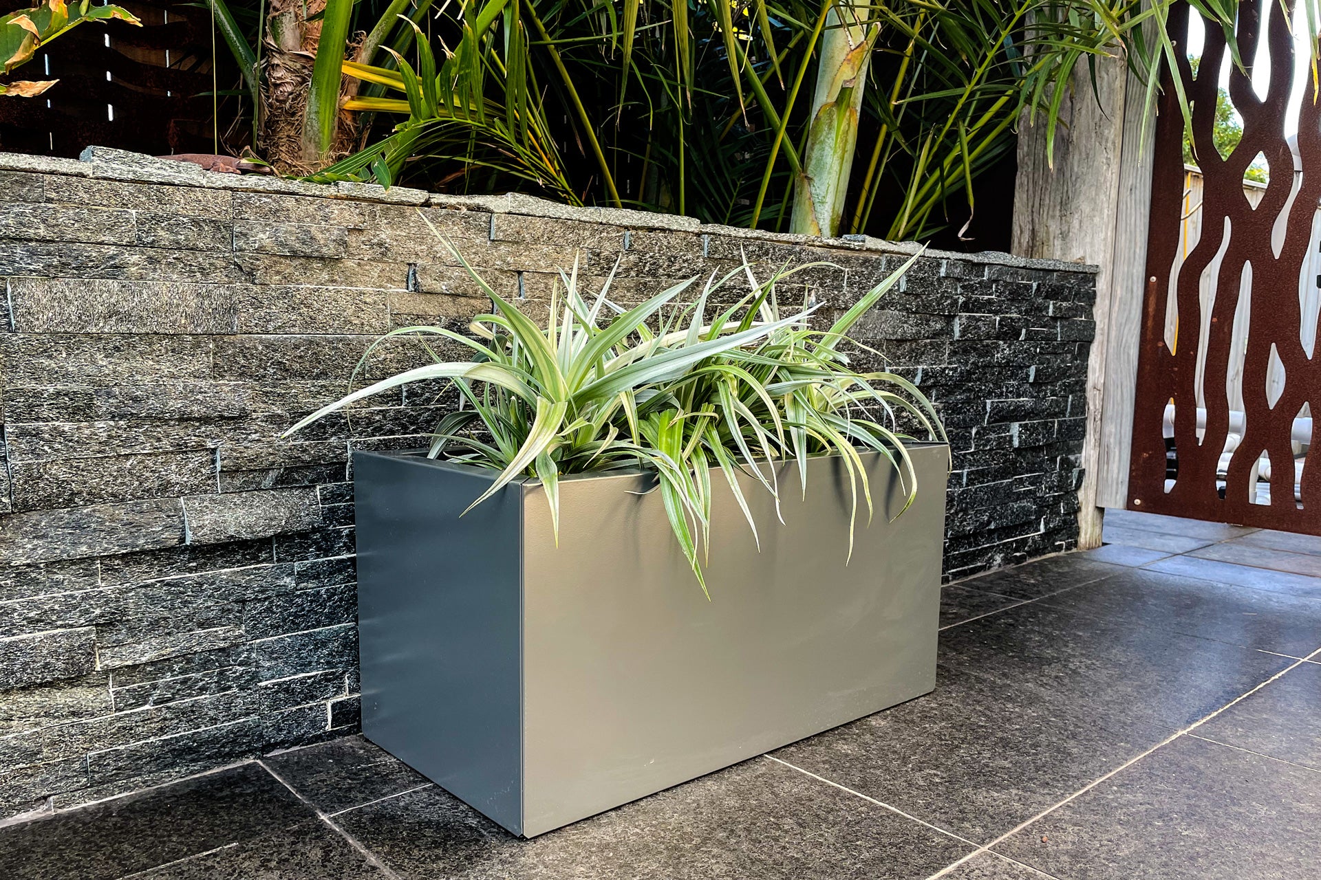 Greenlife Metal Designer Planter Box with Base 600 x 300 x 300mm Charcoal - Image 3