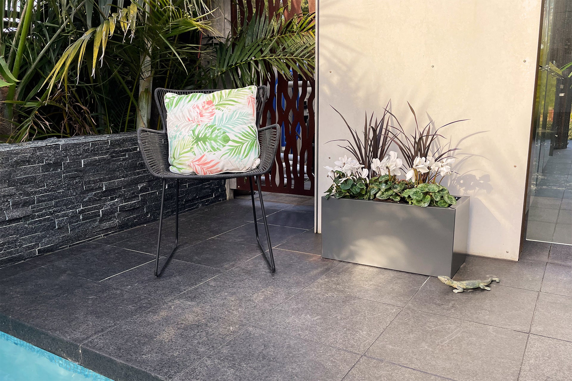 Greenlife Metal Designer Planter Box with Base 600 x 300 x 300mm Charcoal - Image 7