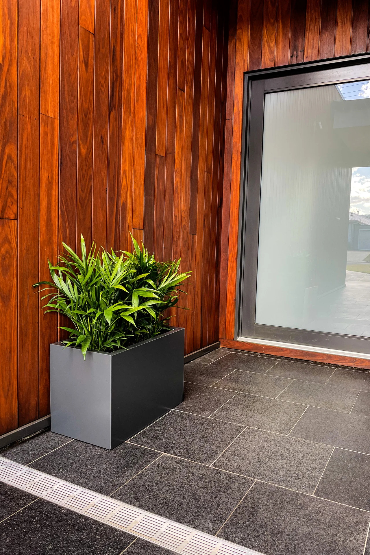 Greenlife Metal Designer Planter Box with Base 600 x 340 x 400mm Charcoal - Image 3