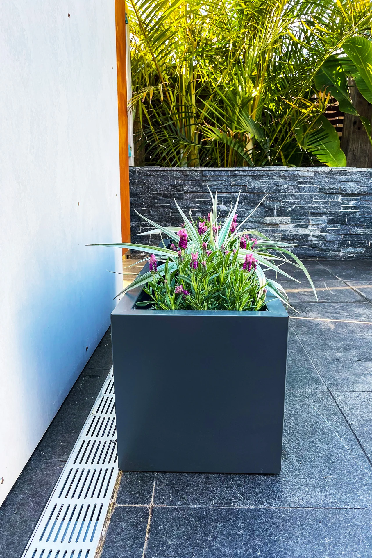 Greenlife Metal Designer Planter Box with Base 900 x 300 x 300mm Charcoal - Image 6