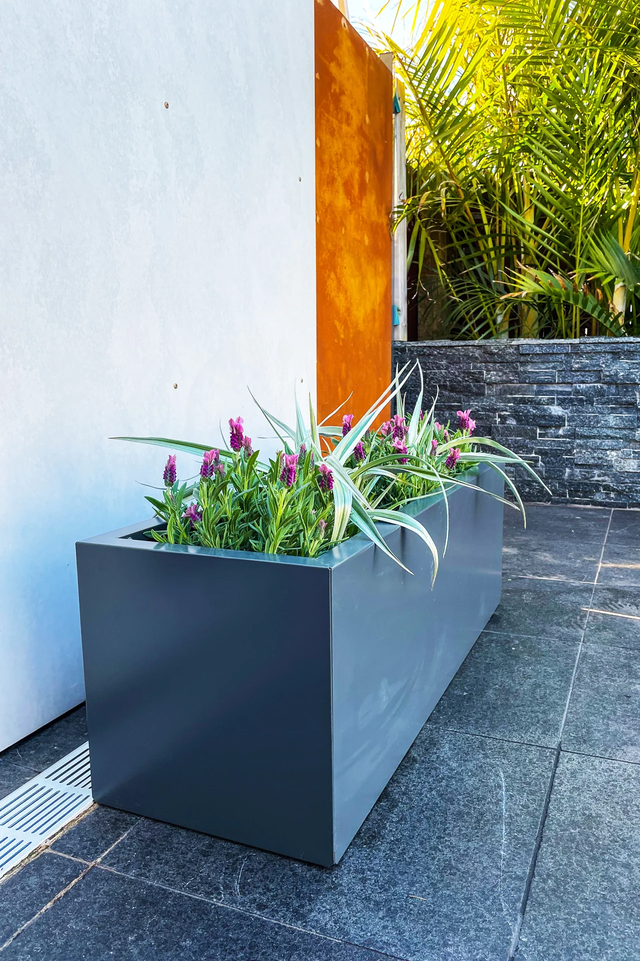 Greenlife Metal Designer Planter Box with Base 900 x 300 x 300mm Charcoal - Image 7