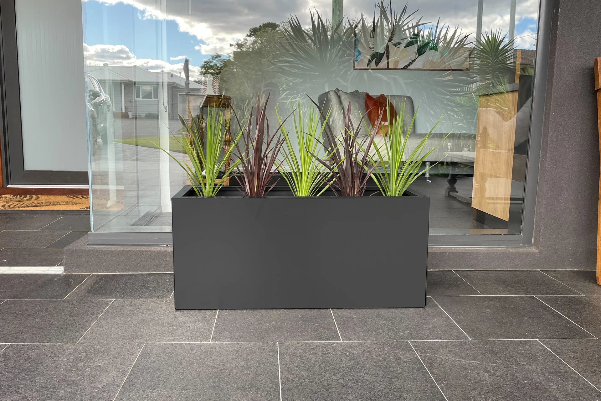 Greenlife Metal Designer Planter Box with Base 900 x 340 x 400mm Charcoal - Image 4
