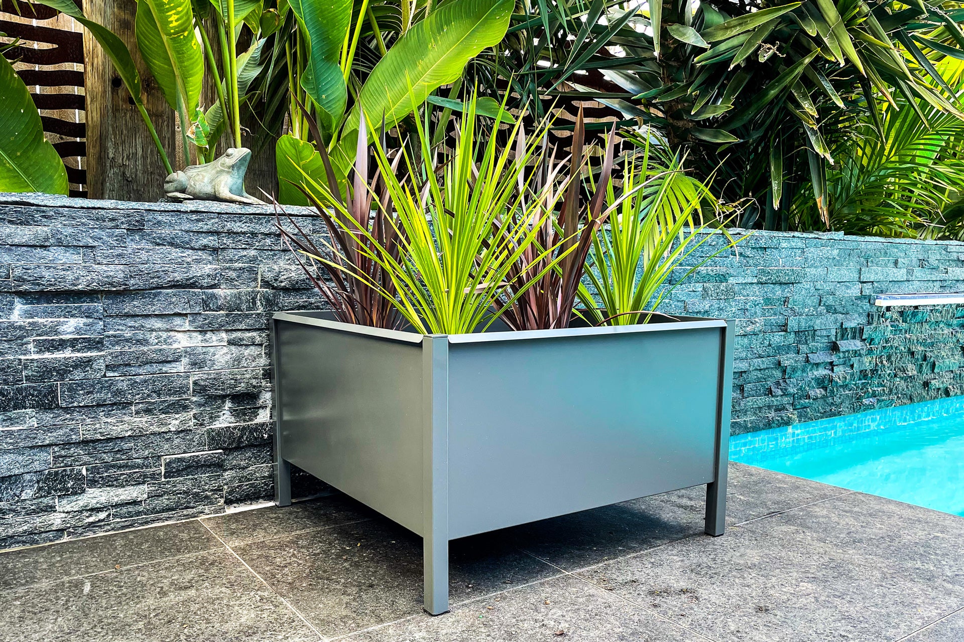 Greenlife Square Leg Designer Raised Planter Box 600 x 600 x 380mm - Charcoal - Image 3
