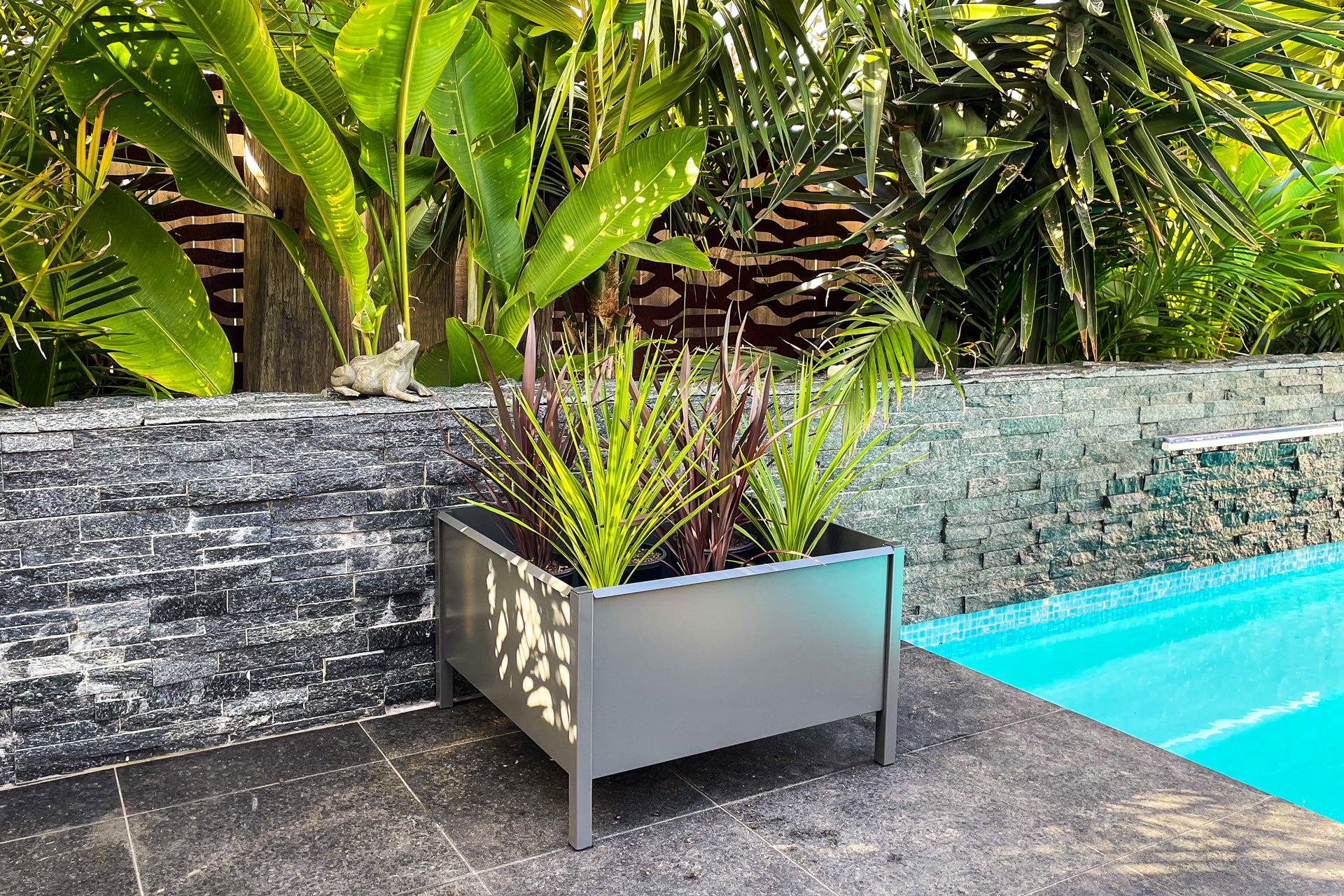 Greenlife Square Leg Designer Raised Planter Box 600 x 600 x 380mm - Charcoal - Image 4
