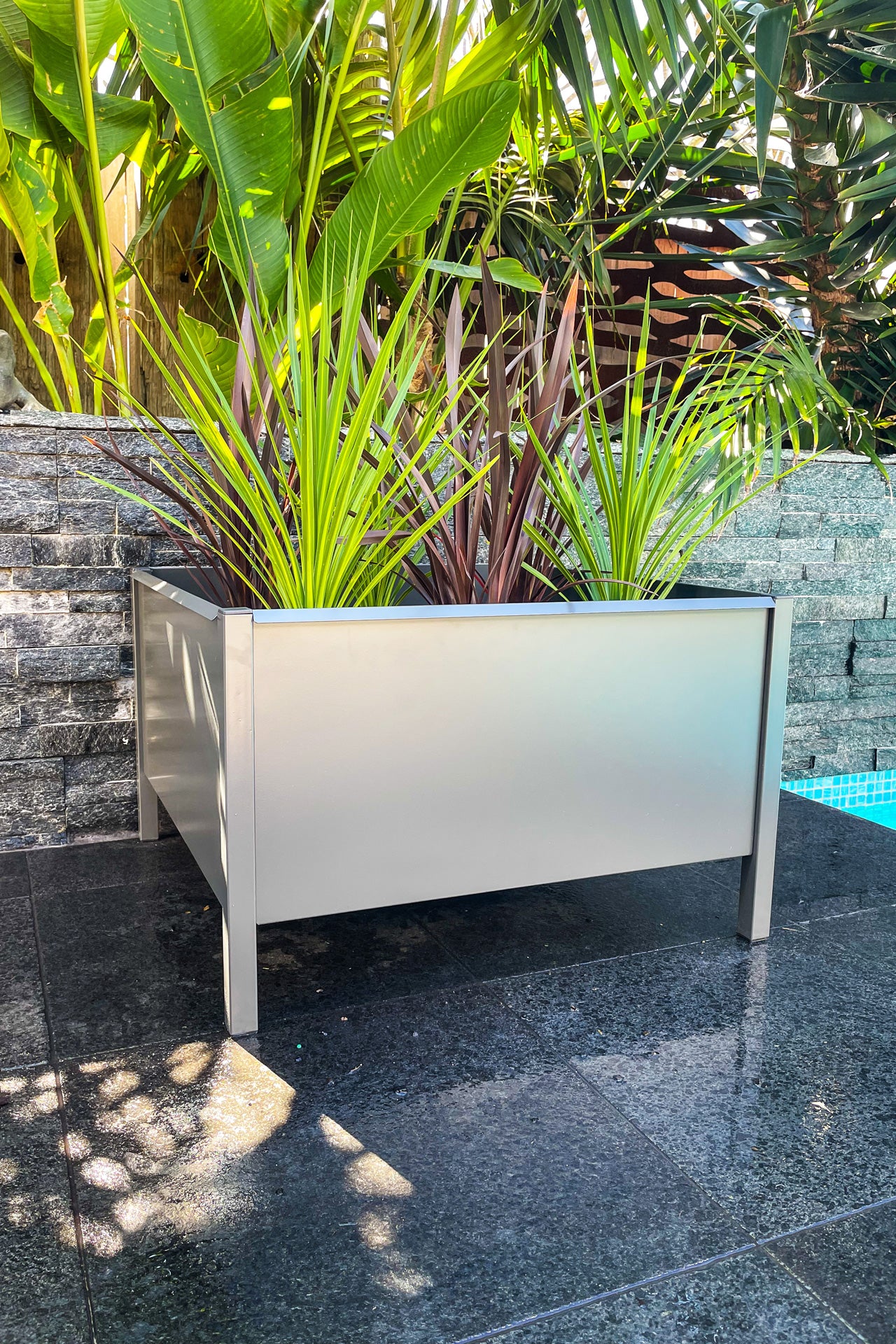 Greenlife Square Leg Designer Raised Planter Box 600 x 600 x 380mm - Charcoal - Image 5