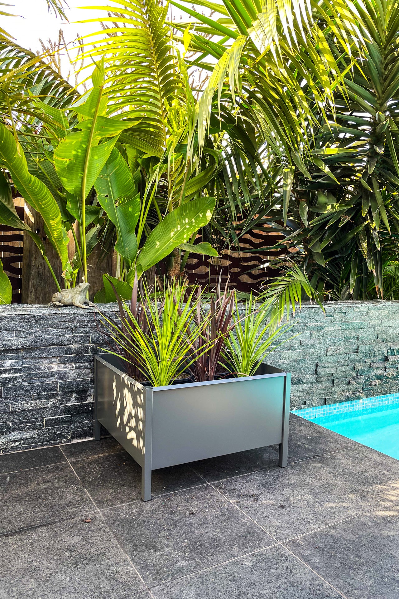Greenlife Square Leg Designer Raised Planter Box 600 x 600 x 380mm - Charcoal - Image 6