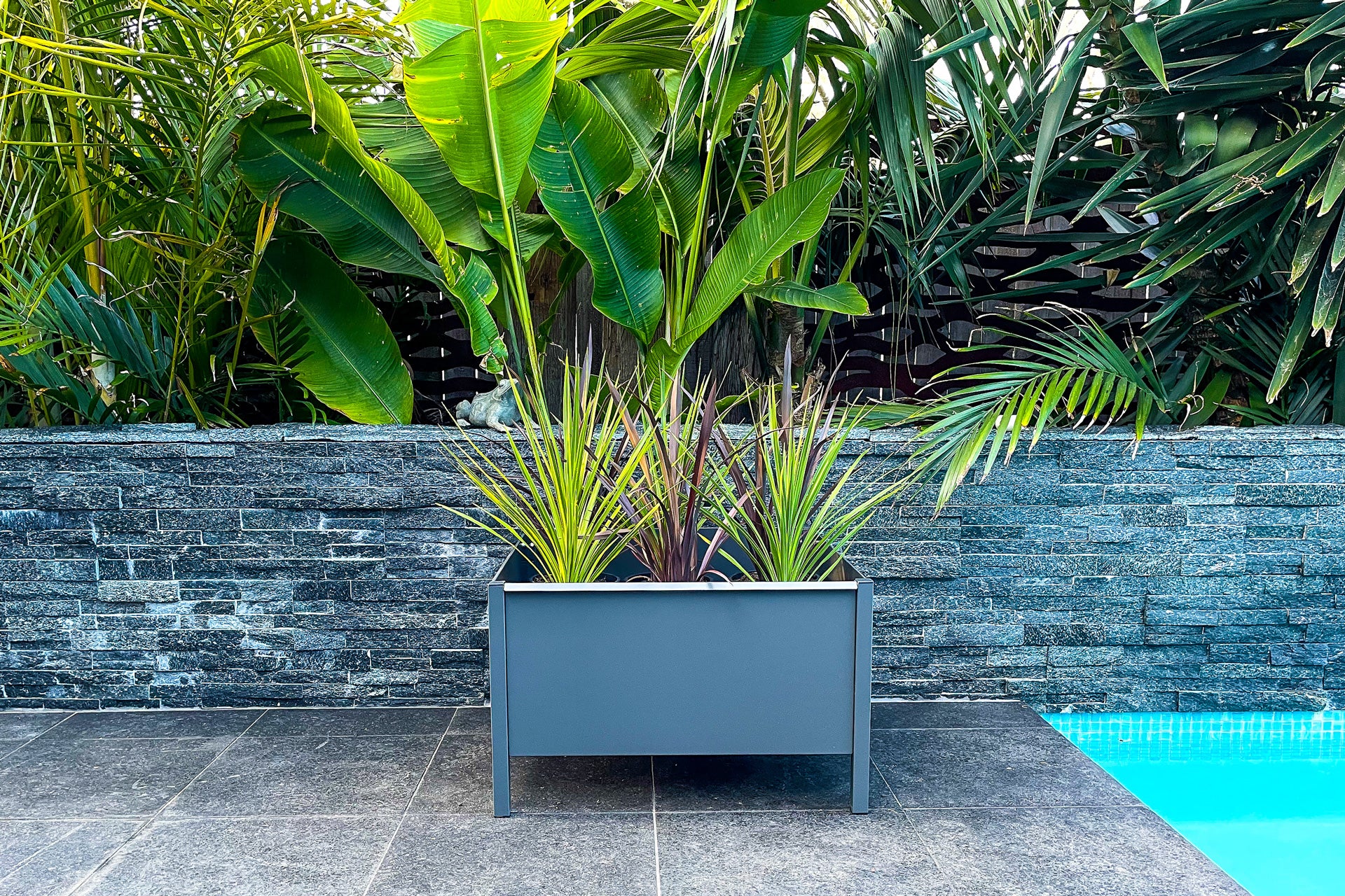 Greenlife Square Leg Designer Raised Planter Box 600 x 600 x 380mm - Charcoal - Image 8