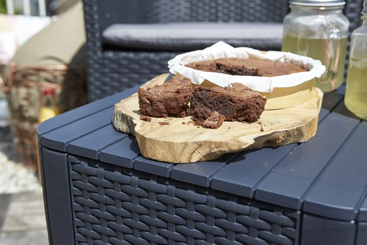 Keter Luzon Flat Wicker 44L Outdoor Storage Box Table - Anthracite - Image 5