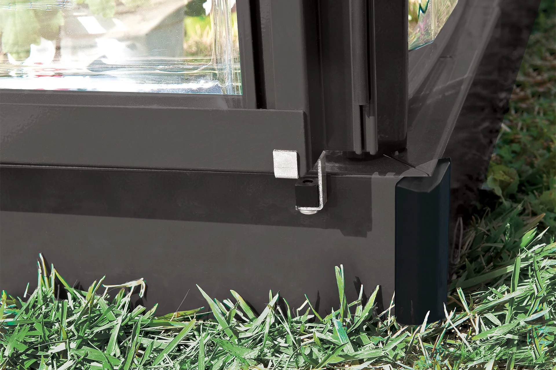 Maze Balance Premium Polycarbonate Greenhouse 8' x 12' - Grey Frame - Image 7