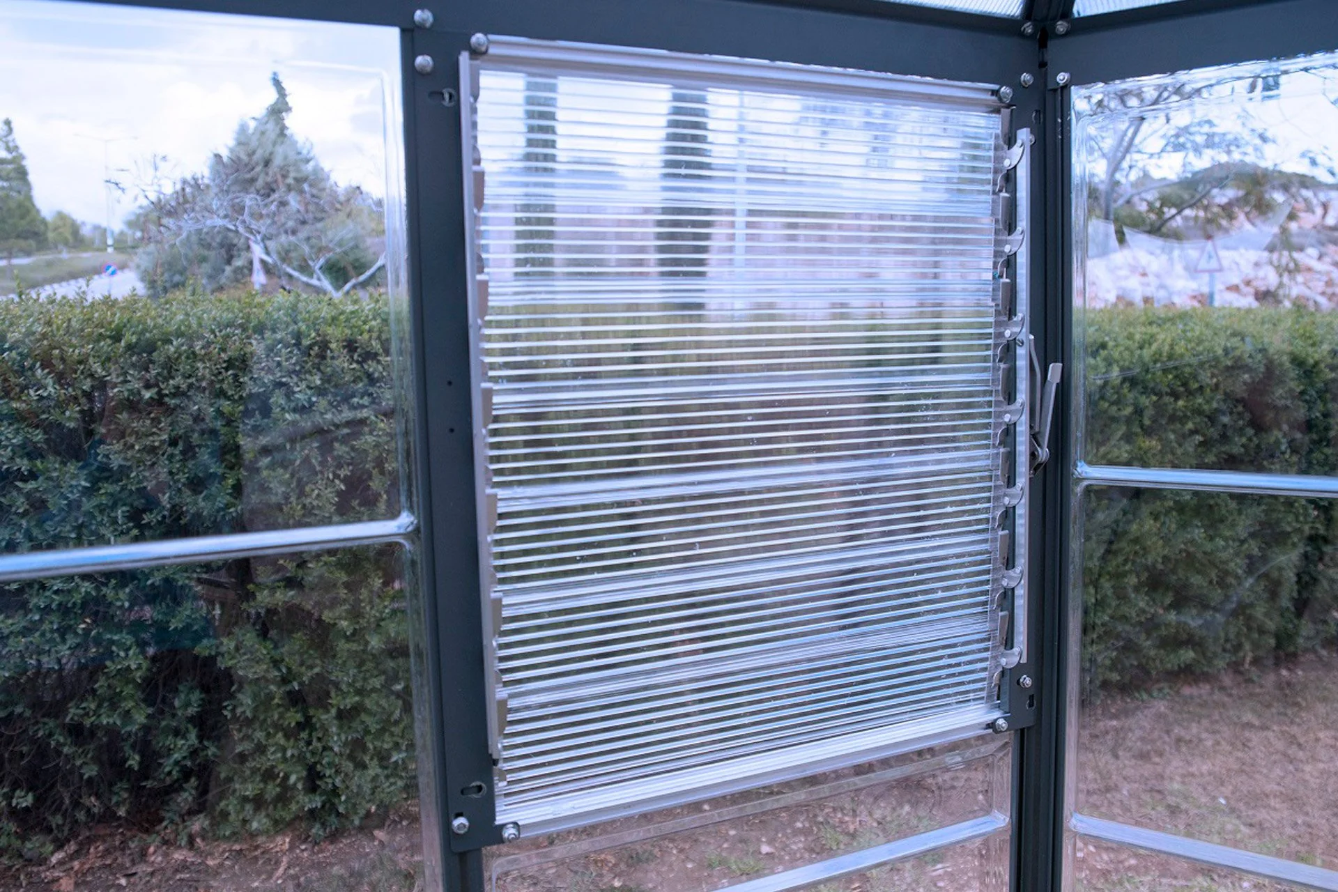 Maze Oasis Hex Premium Polycarbonate Greenhouse 8' - Image 9